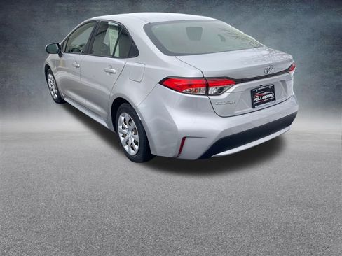 Used 2020 Toyota Corolla LE image 3