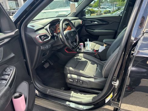 Used 2022 Chevrolet TrailBlazer RS FWD image 2