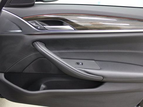 Used 2019 BMW 530i w/ Convenience Package image 29