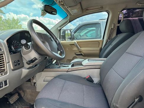 Used 2004 Nissan Titan LE w/ (Tow) Big Tow Pkg image 7