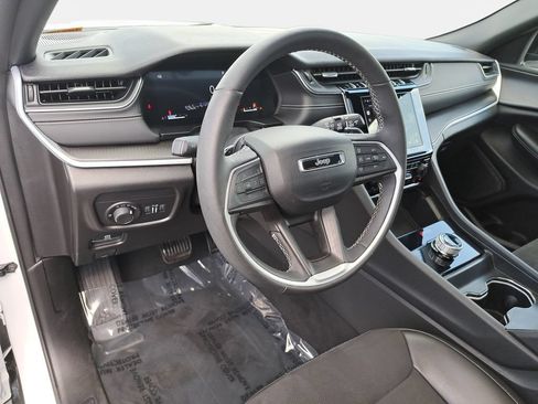 Certified 2024 Jeep Grand Cherokee Altitude AWD/4WD image 17