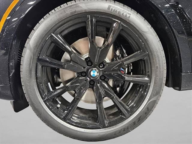 Used 2027 BMW X7 xDrive40i w/ M Sport Package AWD/4WD image 16