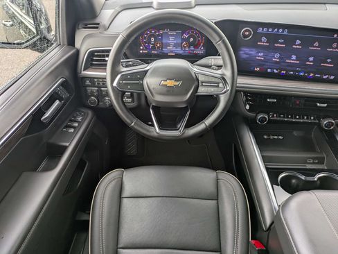 Used 2026 Chevrolet Suburban Premier w/ Sun And Tow Package AWD/4WD image 16