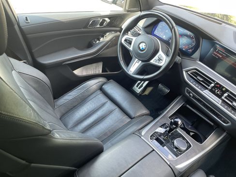 Used 2022 BMW X5 M50i w/ Premium Package image 9