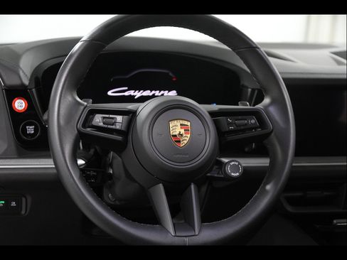 Used 2024 Porsche Cayenne AWD/4WD image 7