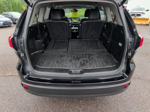 Used 2019 Toyota Highlander XLE AWD/4WD image 13