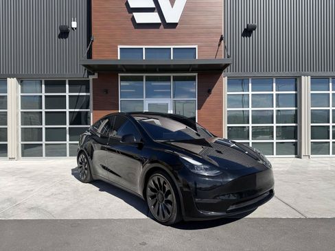Used 2023 Tesla Model Y Performance AWD/4WD image 2