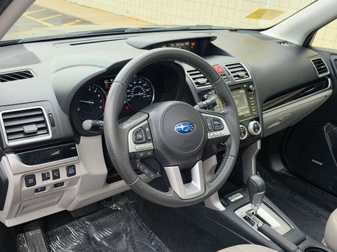 Used 2017 Subaru Forester 2.5i Limited AWD/4WD image 10
