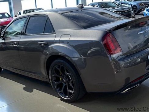 Used 2019 Chrysler 300 S image 3