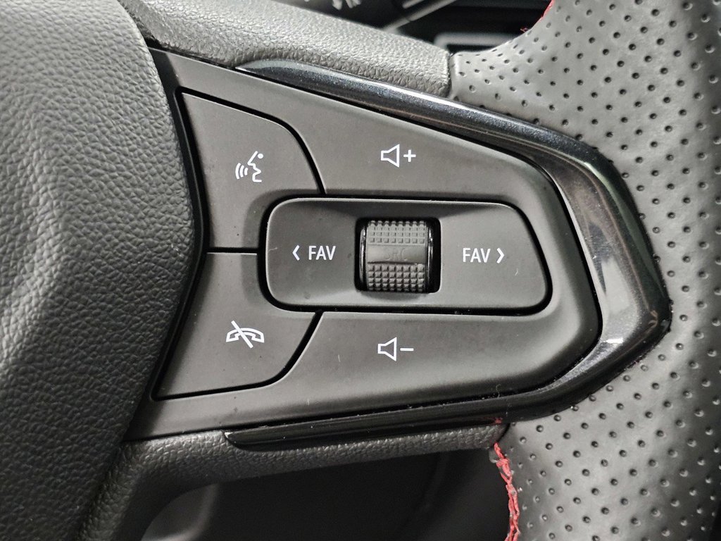 Used 2025 Chevrolet Trax RS w/ Sunroof Package FWD image 35