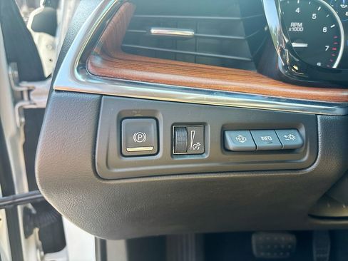 Used 2017 Cadillac XT5 Platinum w/ Driver Assist Package AWD/4WD image 33