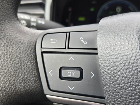 Used 2025 Toyota Camry LE image 24