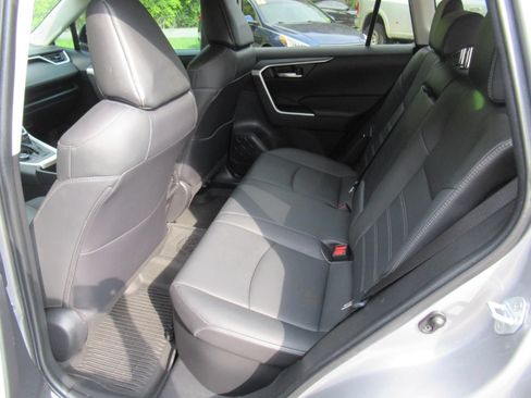 Used 2022 Toyota RAV4 XLE Premium AWD/4WD image 33