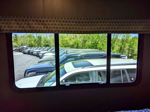 Used 2019 Chevrolet Express 4500 w/ RV Package image 87