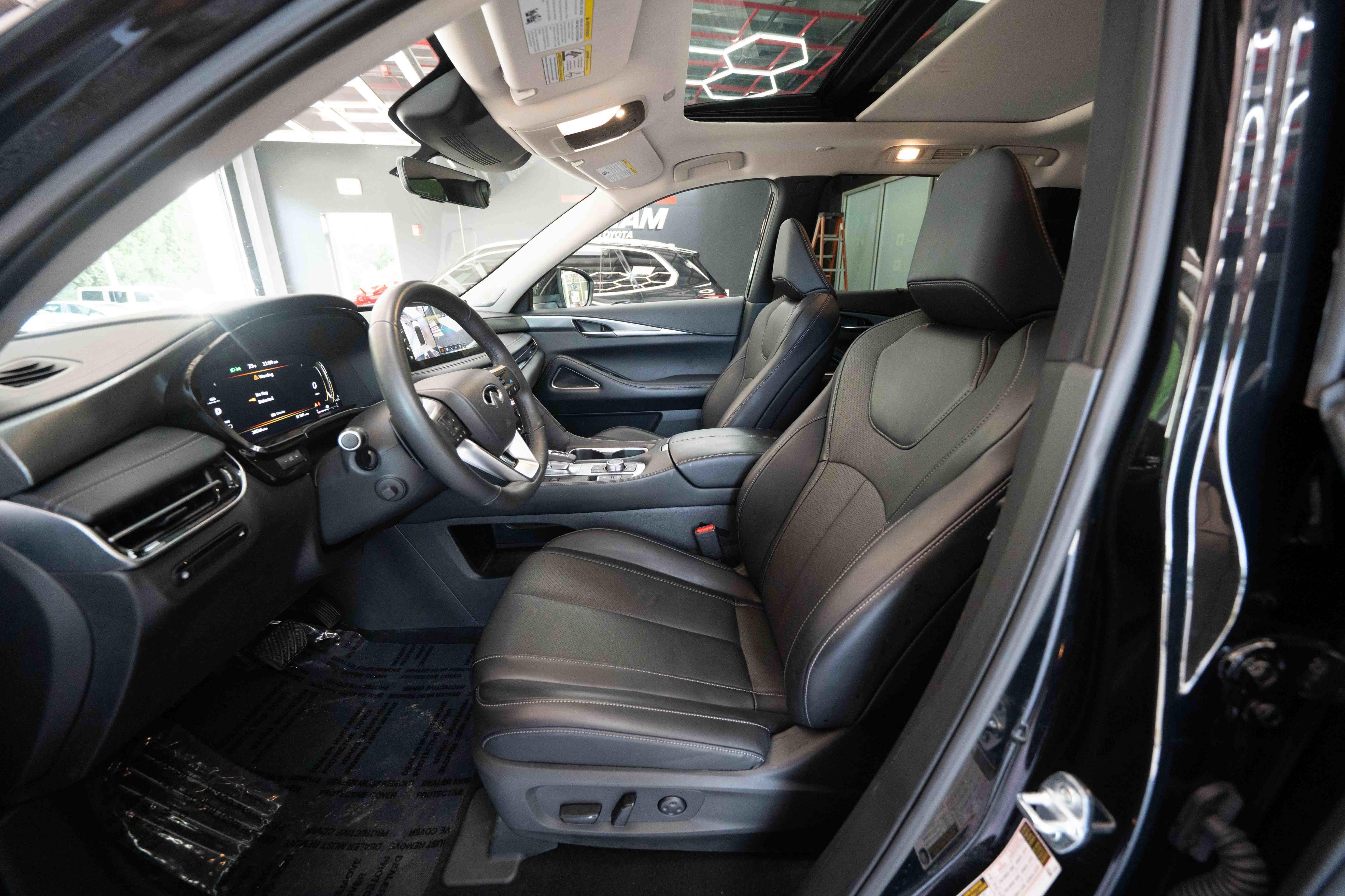 Used 2026 INFINITI QX60 Luxe w/ Cargo Package AWD/4WD image 9