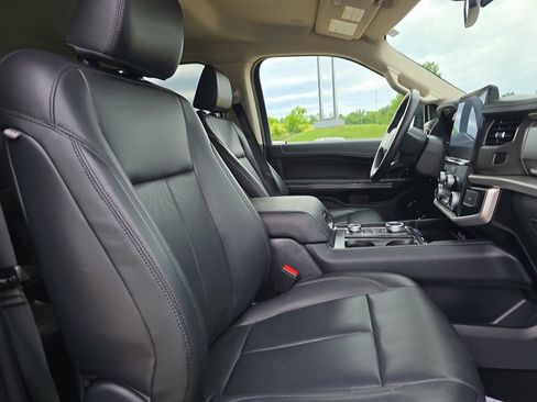 Used 2024 Ford Expedition XLT AWD/4WD image 15