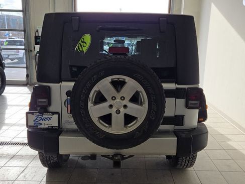 Used 2008 Jeep Wrangler Unlimited Sahara w/ Dual Top Group image 12