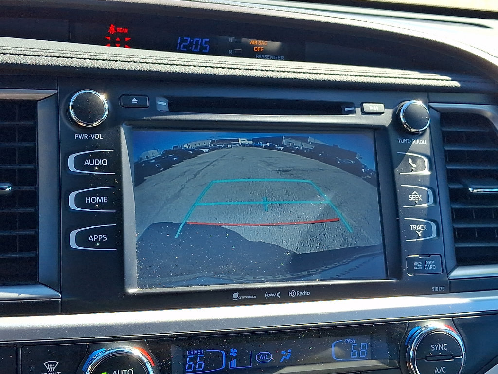 Used 2017 Toyota Highlander XLE AWD/4WD image 19