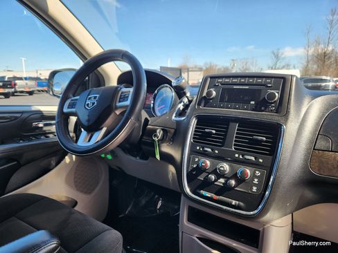 Used 2013 Dodge Grand Caravan SXT w/ Rear Park Assist Pkg image 41