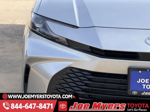 Used 2026 Toyota Camry LE image 5