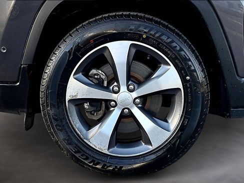 Used 2021 Jeep Cherokee Limited image 10