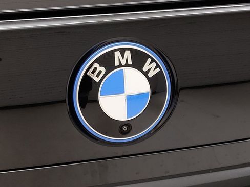 New 2025 BMW i7 xDrive60 w/ Premium Package image 9