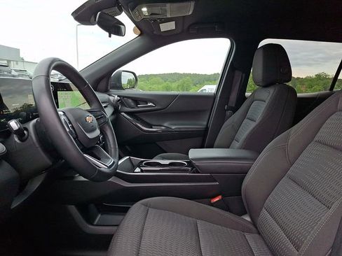 Used 2025 Chevrolet Equinox LT AWD/4WD image 13