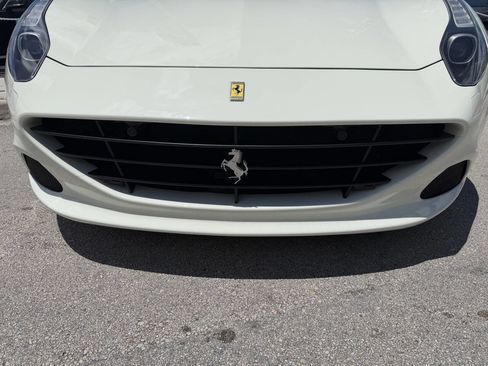 Used 2015 Ferrari California T RWD image 18