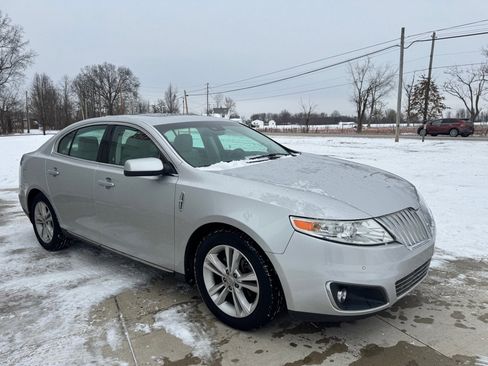 Used 2010 Lincoln MKS image 3
