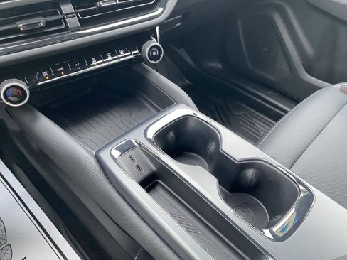 Used 2024 Chevrolet Equinox EV RS image 19