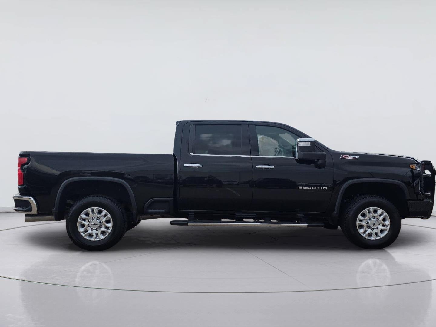 Used 2025 Chevrolet Silverado 2500 LTZ w/ LTZ Convenience Package AWD/4WD image 4