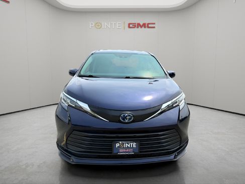 Used 2022 Toyota Sienna LE image 12