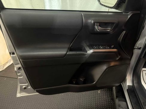 Certified 2022 Toyota Tacoma TRD Off-Road image 21