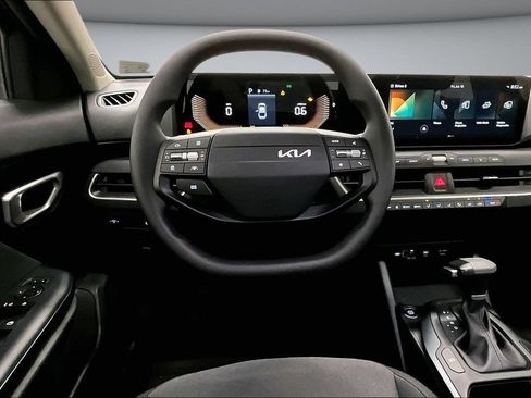 Used 2025 Kia K4 FWD image 8
