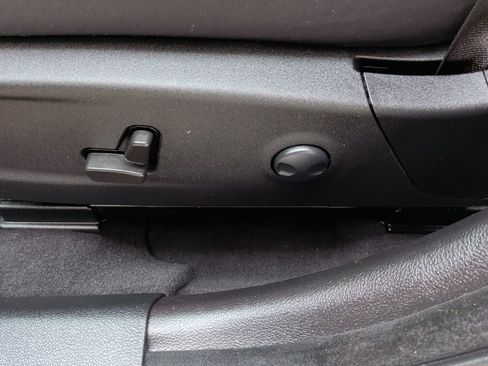 Used 2022 Chrysler 300 Touring w/ Sport Appearance Package image 17