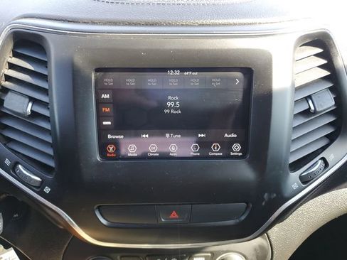 Used 2019 Jeep Cherokee Latitude w/ Popular Appearance Group image 27