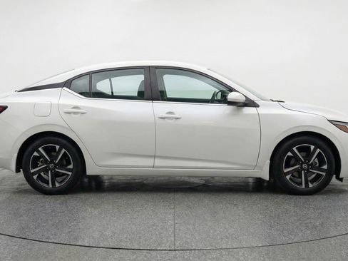 Used 2025 Nissan Sentra SV FWD image 11