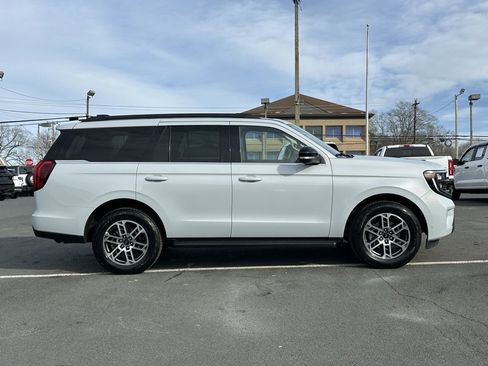 Used 2025 Ford Expedition Active image 12