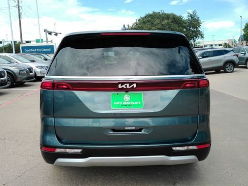 Used 2024 Kia Carnival EX FWD image 7