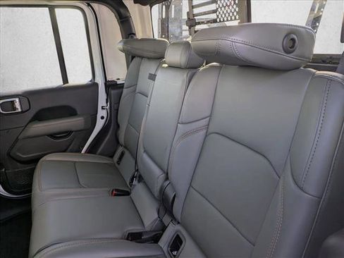 Used 2024 Jeep Gladiator Mojave w/ Convenience Group image 15