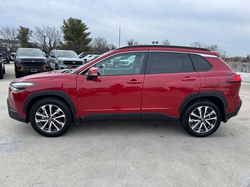 Used 2023 Toyota Corolla Cross XLE w/ Convenience Package image 11