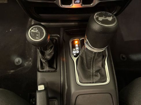 Used 2025 Jeep Wrangler Unlimited Sport AWD/4WD image 21