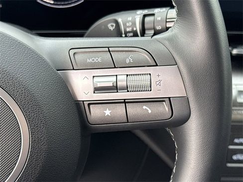 Certified 2025 Hyundai Kona SEL image 25