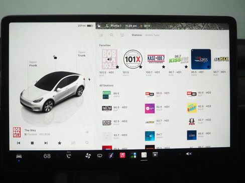 Used 2023 Tesla Model Y Long Range AWD/4WD image 27
