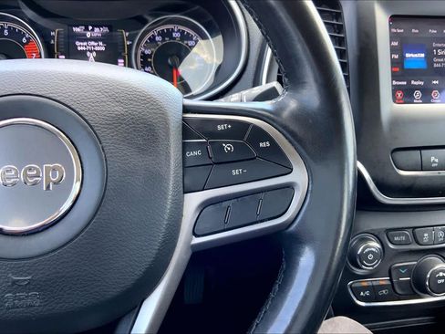 Used 2021 Jeep Cherokee Latitude Plus image 24