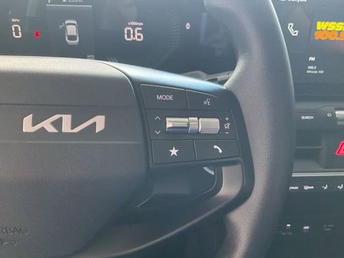 Used 2025 Kia K4 LXS image 10