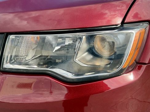 Used 2018 Jeep Grand Cherokee Limited image 10