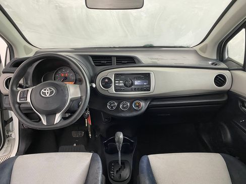 Used 2012 Toyota Yaris L image 25