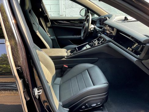 New 2025 Porsche Panamera 4 image 5