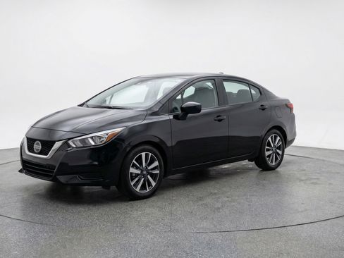 Used 2025 Nissan Versa SV image 3